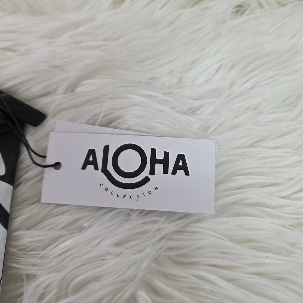 ALOHA Collection Small Pouch | Lightweight, Packable, Splash-Proof Makeup Pouch - Picture 3 of 5